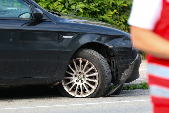 Ersthelfer befreiten Autolenkerin nach Kreuzungscrash in Wels-Vogelweide