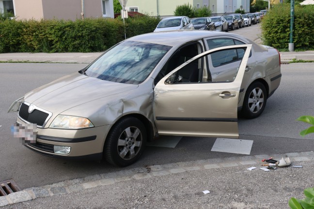 Ersthelfer befreiten Autolenkerin nach Kreuzungscrash in Wels-Vogelweide