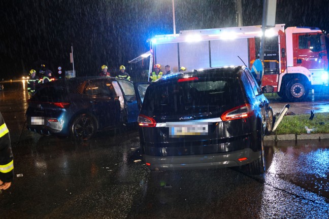 Folgenschwerer Crash während heftigem Unwetter auf Scharnsteiner Straße in Gmunden