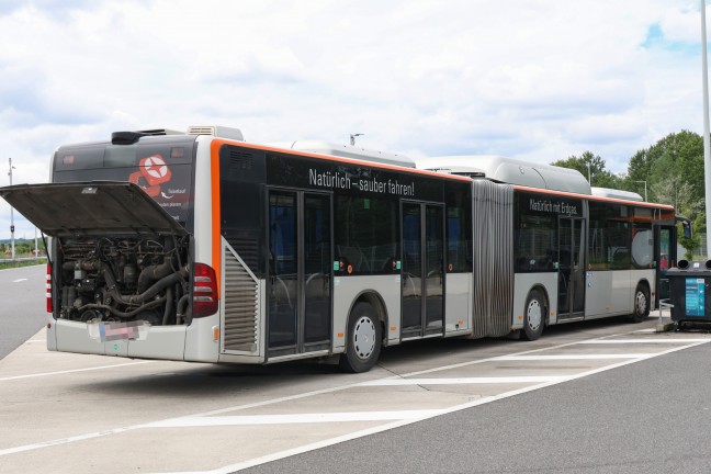 Gemeldeter Brand eines Linienbusses auf Welser Autobahn bei Pucking sorgte fr Einsatz der Feuerwehr