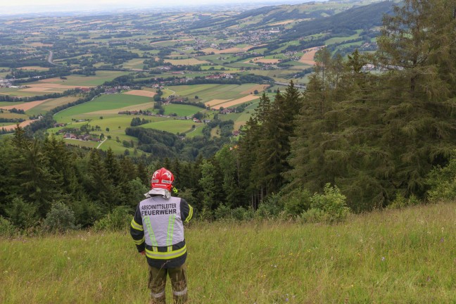 Paragleitunfall: Paragleiter am Ziehberg in Inzersdorf im Kremstal vom Baum gerettet