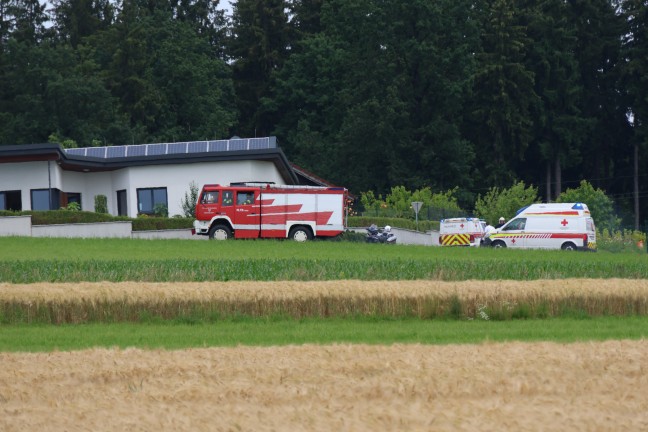 Drei Feuerwehren zur Rettung einer eingeklemmten Person in Taufkirchen an der Trattnach alarmiert