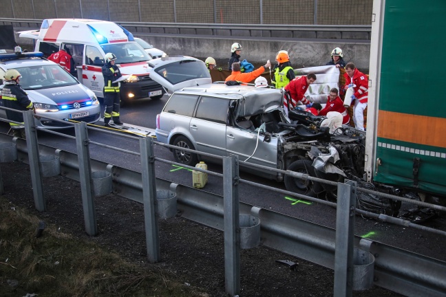 Schwerer Crash auf der Innkreisautobahn fordert einen Schwerverletzten