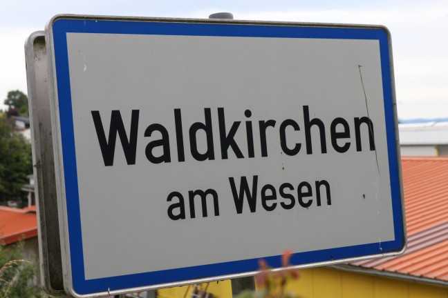 Reanimation: Kind auf Bauernhof in Waldkirchen am Wesen eingeklemmt und schwer verletzt