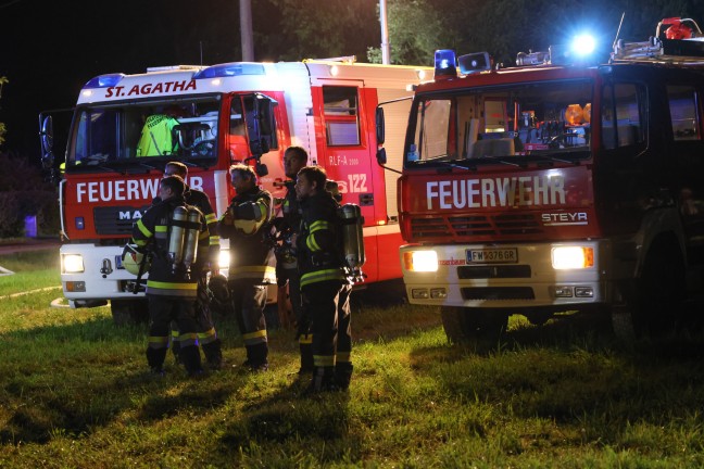 Vollbrand eines Bauernsacherls in Waizenkirchen sorgt fr Groeinsatz von zwlf Feuerwehren