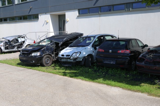 "Problemburschen": Zehnjährige Buben mit Schrottauto für Übungszwecke der Feuerwehr auf Spritztour