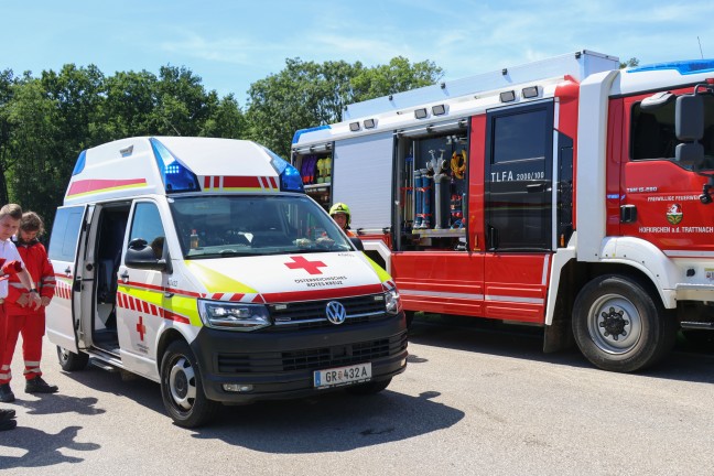 Drei Verletzte bei schwerem Crash mit vier Autos auf Rieder Strae bei Hofkirchen an der Trattnach