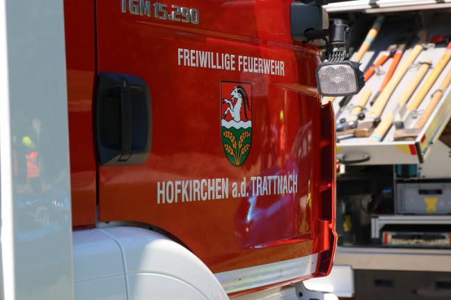 Drei Verletzte bei schwerem Crash mit vier Autos auf Rieder Strae bei Hofkirchen an der Trattnach