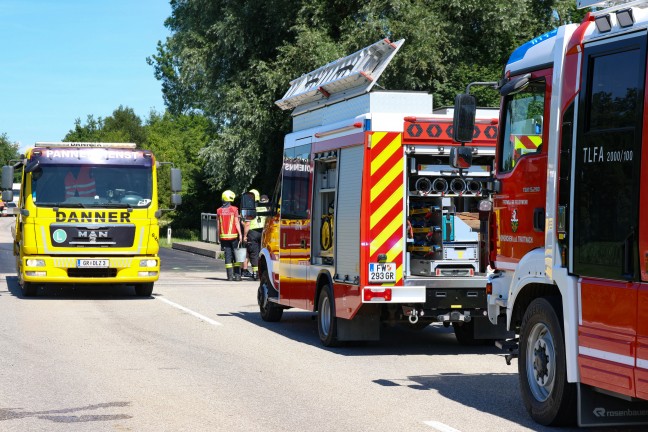 Drei Verletzte bei schwerem Crash mit vier Autos auf Rieder Strae bei Hofkirchen an der Trattnach