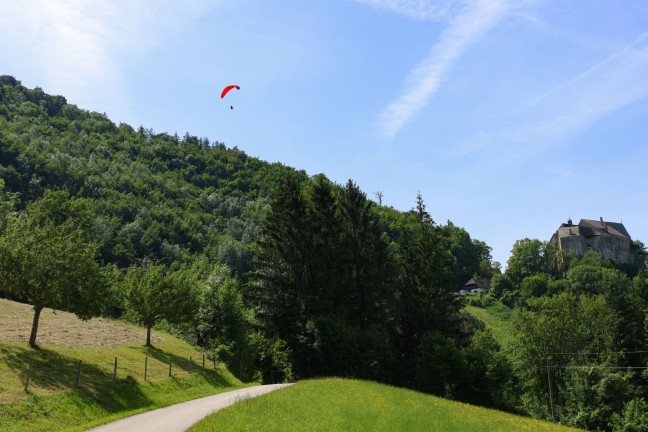 Suchaktion nach abgestrztem Paragleiter am Hirschwaldstein in Micheldorf in Obersterreich