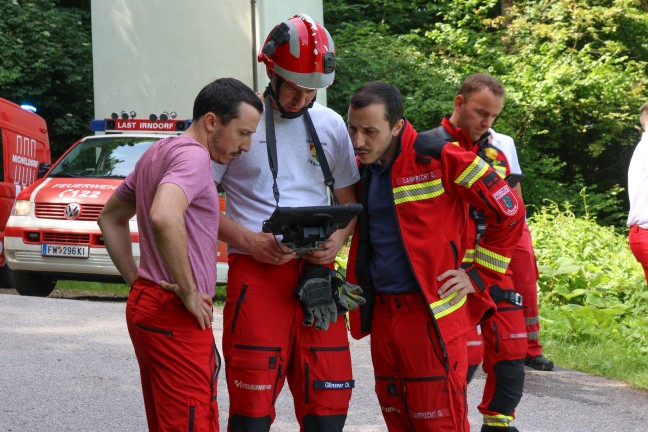 Suchaktion nach abgestrztem Paragleiter am Hirschwaldstein in Micheldorf in Obersterreich