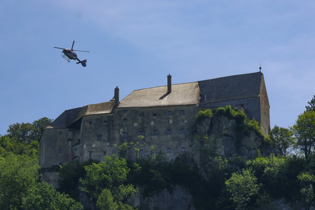 Suchaktion nach abgestrztem Paragleiter am Hirschwaldstein in Micheldorf in Obersterreich