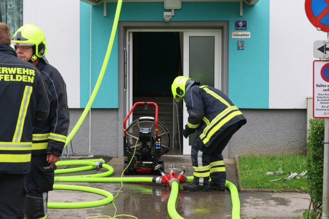 Ktzchen gerettet: Vier Feuerwehren bei Kchenbrand in einem Wohngebude in Ansfelden im Einsatz