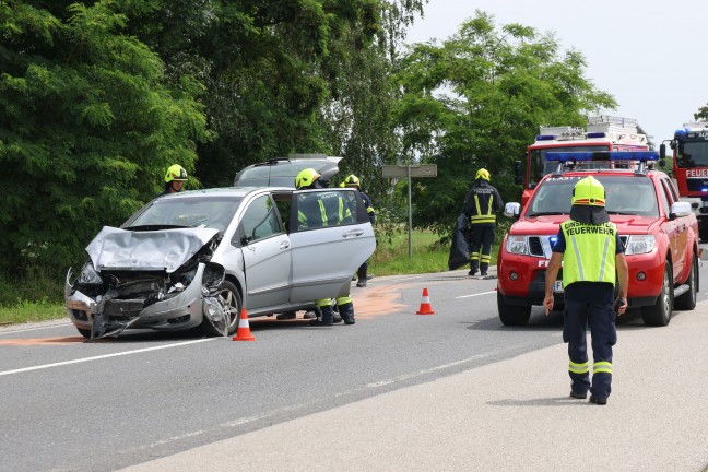 Mittagessen gerettet: Auffahrunfall mit drei beteiligten Fahrzeugen auf Eferdinger Strae in Alkoven