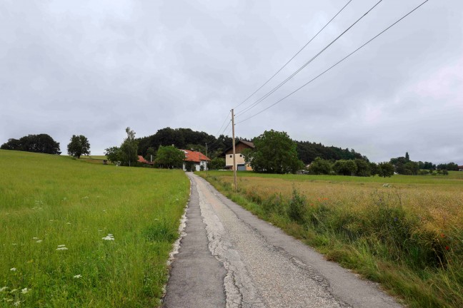 Motorradlenker (18) in Feldkirchen bei Mattighofen mit Motorrad tödlich verunglückt