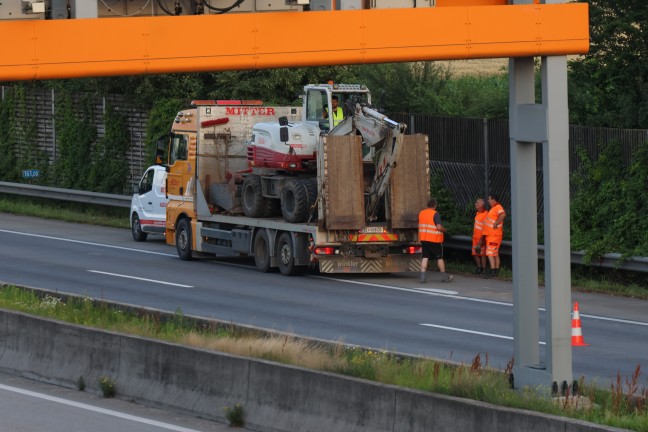 Totalsperre der Westautobahn nach Unfall mit drei PKW und einem LKW bei St. Florian