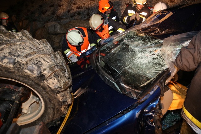 Feuerwehr und Rotes Kreuz bten in Sipbachzell gemeinsam fr den Ernstfall