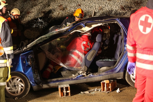 Feuerwehr und Rotes Kreuz bten in Sipbachzell gemeinsam fr den Ernstfall