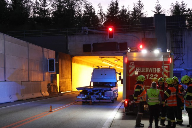 Einsatz nach internem Notfall im Tunnel Ottsdorf auf Pyhrnautobahn in Micheldorf in Obersterreich