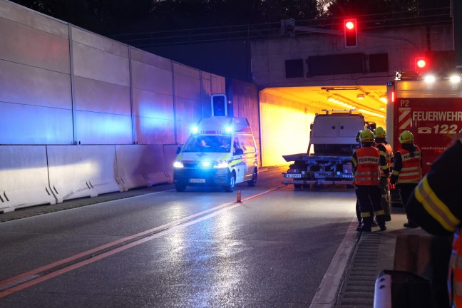 Einsatz nach internem Notfall im Tunnel Ottsdorf auf Pyhrnautobahn in Micheldorf in Obersterreich