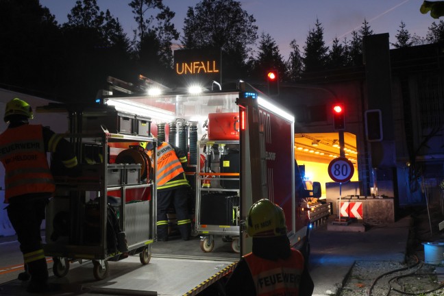 Einsatz nach internem Notfall im Tunnel Ottsdorf auf Pyhrnautobahn in Micheldorf in Obersterreich