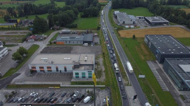 Stauchaos: Wieder Unfall im Tunnel Ottsdorf auf Pyhrnautobahn bei Micheldorf in Obersterreich