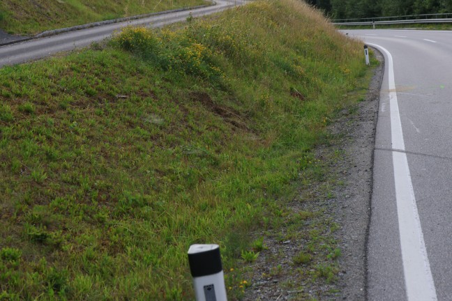 Schwerer Verkehrsunfall auf Nibelungenstrae bei Waldkirchen am Wesen fordert eine verletzte Person