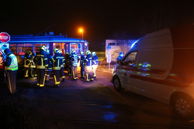 Unfall zwischen PKW und Lokalbahn-Triebwagen endet glimpflich