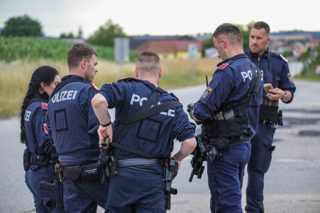 Groeinsatz der Polizei nach vermutlichem Einbruch in Schulzentrum in Marchtrenk