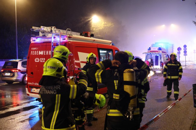 Groeinsatz in Vcklabruck: Gebude der ehemaligen Landesmusikschule in Flammen