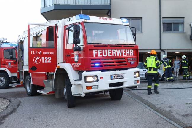 Schrfling am Attersee: Brand eines PKW in einer Tiefgarage eines Mehrparteienwohnhauses