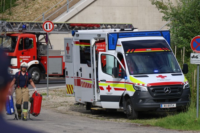 Personenrettung: Person in Ried im Innkreis offenbar von Regionalzug der Innkreisbahn erfasst