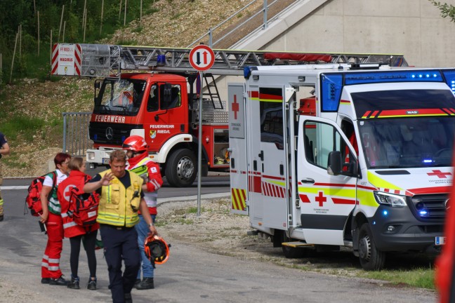 Personenrettung: Person in Ried im Innkreis offenbar von Regionalzug der Innkreisbahn erfasst