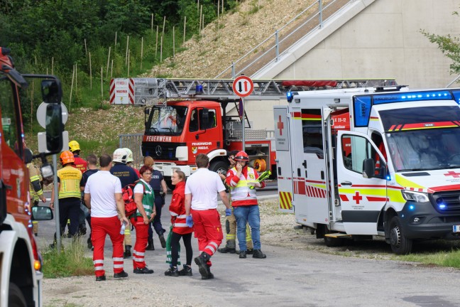 Personenrettung: Person in Ried im Innkreis offenbar von Regionalzug der Innkreisbahn erfasst