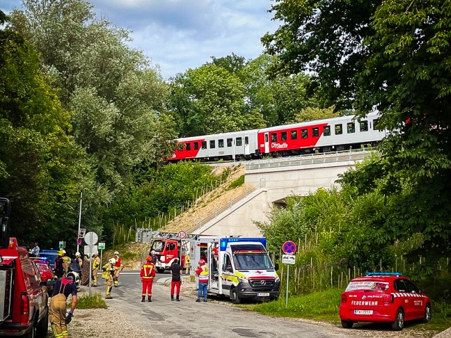 Personenrettung: Person in Ried im Innkreis offenbar von Regionalzug der Innkreisbahn erfasst