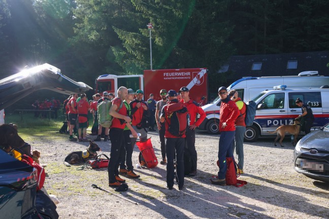 Suchaktion nach vermisster Bergwanderin (64) in Grnau im Almtal mit Groaufgebot fortgesetzt