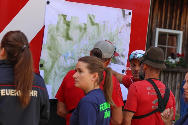 Suchaktion nach vermisster Bergwanderin (64) in Grnau im Almtal mit Groaufgebot fortgesetzt