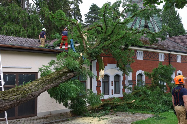 Sturmschden: Umfangreiche Aufrumarbeiten nach heftigem Unwetter in Ried im Innkreis