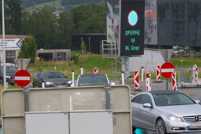Sperre der Pyhrnautobahn wegen Unfall im Tunnel Ottsdorf bei Micheldorf in Obersterreich