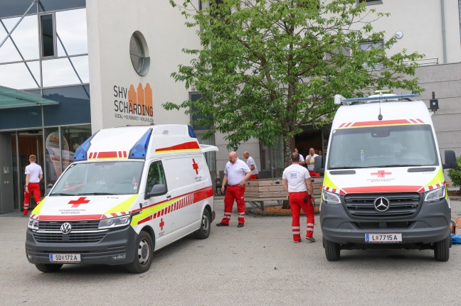 Unwetterschden: Alten- und Pflegeheim in Zell an der Pram mit Groaufgebot gerumt