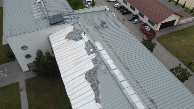 Unwetterschden: Alten- und Pflegeheim in Zell an der Pram mit Groaufgebot gerumt