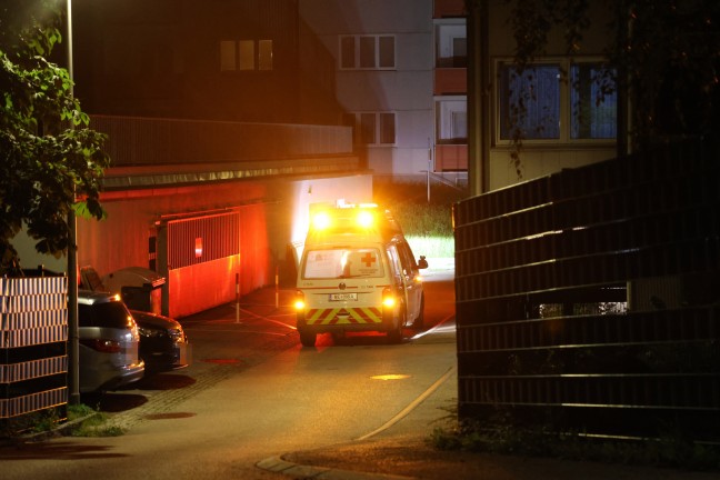 Personen in Notlage: Zwei gestrzte Personen in einer Wohnung in Wels-Vogelweide