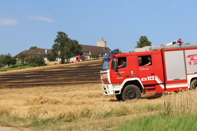 Sieben Feuerwehren bei Feldbrand in Piberbach im Einsatz