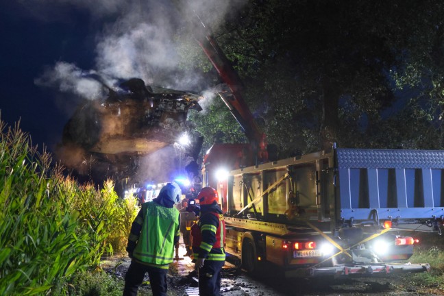 Identitt geklrt: Lenker (18) und Beifahrerin (17) starben bei Autobrand nach Unfall in Buchkirchen