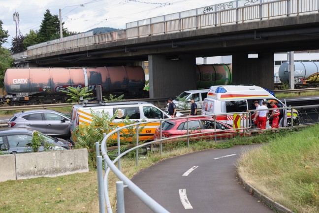 Person auf Mhlkreisautobahn in Linz-Kaplanhof von LKW erfasst und dabei tdlich verletzt