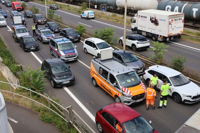Person auf Mhlkreisautobahn in Linz-Kaplanhof von LKW erfasst und dabei tdlich verletzt