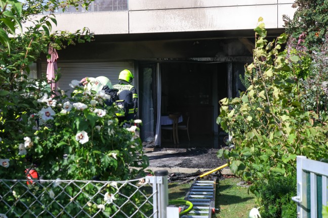 Ausgedehnter Wohnungsbrand in einer Wohnanlage in Leonding sorgte fr Einsatz dreier Feuerwehren