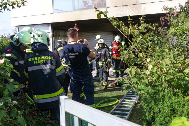 Ausgedehnter Wohnungsbrand in einer Wohnanlage in Leonding sorgte fr Einsatz dreier Feuerwehren