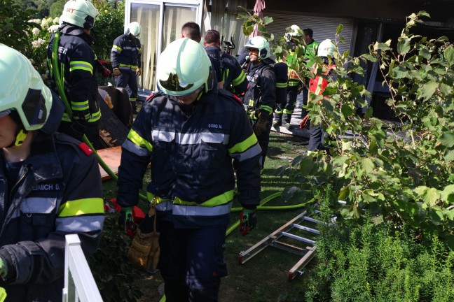 Ausgedehnter Wohnungsbrand in einer Wohnanlage in Leonding sorgte fr Einsatz dreier Feuerwehren