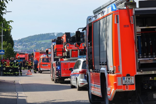 Ausgedehnter Wohnungsbrand in einer Wohnanlage in Leonding sorgte fr Einsatz dreier Feuerwehren